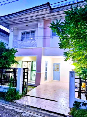 เช่าบ้านเดี่ยว ลำลูกกา ปทุมธานี : ตลาดกลางลาดสวาย 2.4 กม เลียบลำลูกกาคลอง 4 มาร์เก็ตวิลเลจ รังสิต 1.9กม. ให้เช่าบ้าน2ชั้น 38ตร.วา. 3นอน พร้อมเฟอร์ 3 แอร์ ร่มรื่น