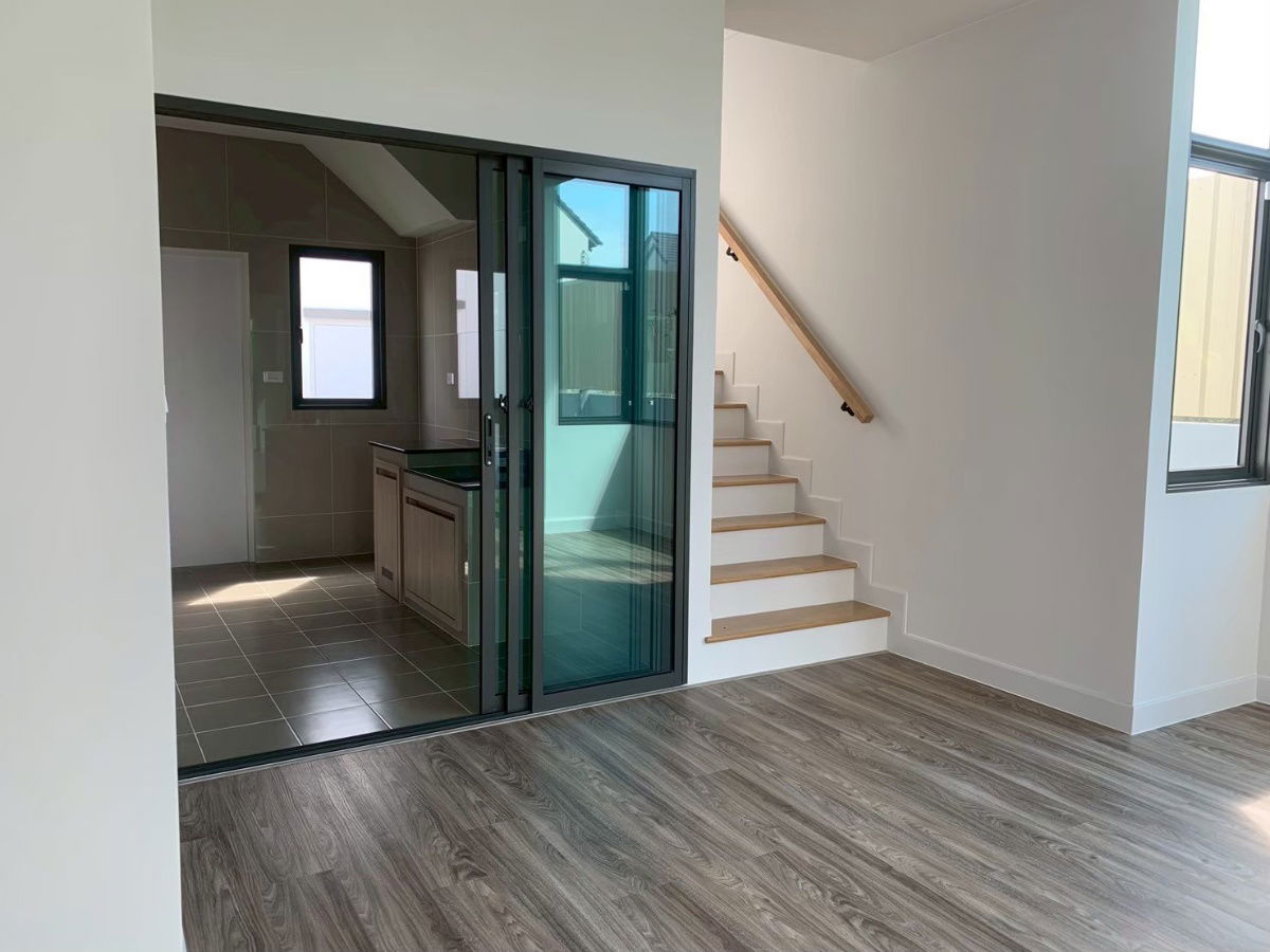 picture European-style detached house by Sansiri, auspicious house number, Saransiri Bangna project (corner unit), next to Bangphli Industrial Estate - 7/18