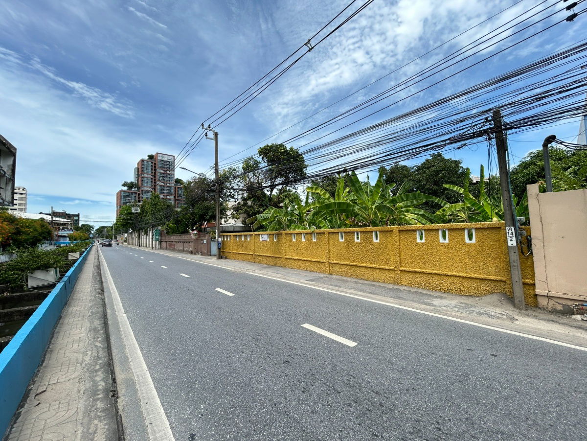 รูป ขายที่ดิน 100 ตร.ว สุขุมวิท 40 ติดถนน ที่สวย ราคาถูก ห่างจากถนนสุขุมวิทเพียง 300 เมตร ใกล้BTS เอกมัย เพียง1.5 กม - รูปที่ 12/12