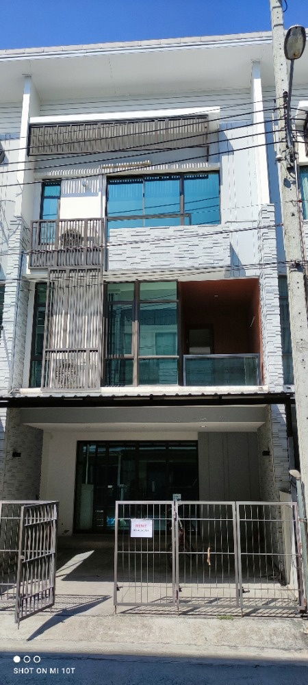 Townhouses for rent : SC7421📌 Rent | 🟦🟨 PLEX BANGNA 🟥🟩💬 𝑪𝒐𝒏𝒕𝒂𝒄𝒕 𝑳𝑰𝑵𝑬: @𝒔𝒆𝒄𝒓𝒆𝒕𝒑𝒓𝒐𝒑𝒆𝒓𝒕𝒚 🔥✨