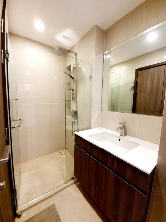 picture 🔥For rent🔥 Newly unit on 25th floor with king size bed at Ideo Mobi Sukhumvit 66 - 7/18