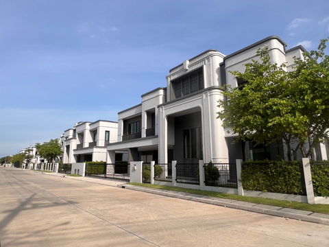  Modern style detached house Elegant design reflects every success in life Setthasiri Wongwaen Chatuchot