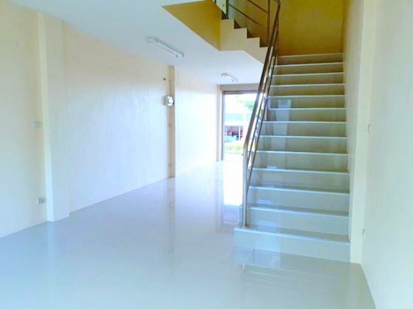 picture Orwinwittaya School 3.6 km. Commercial building for 4 units 3-storey 22 sq.wa. 250sq.m. Bi - 4/8