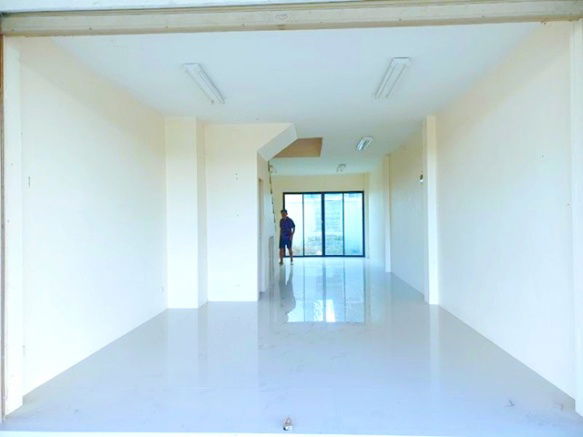 picture Orwinwittaya School 3.6 km. Commercial building for 4 units 3-storey 22 sq.wa. 250sq.m. Bi - 2/8