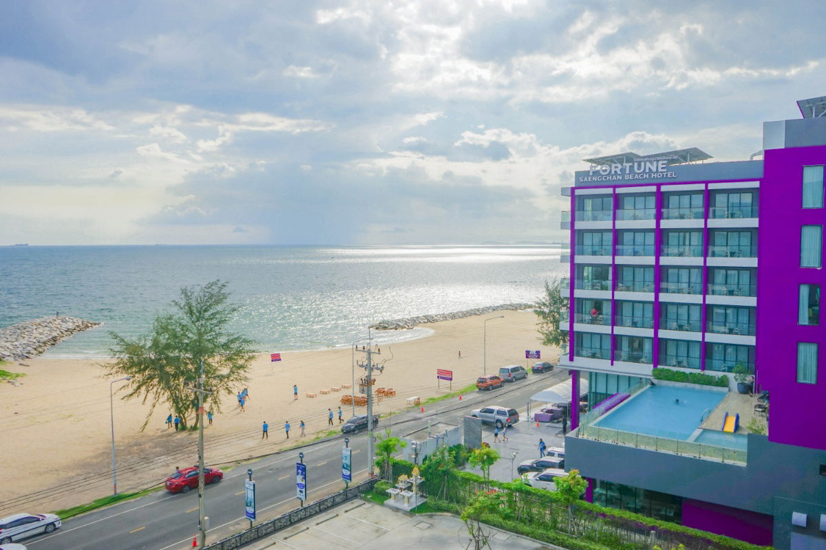 picture beach front condo for sale in Rayong city - 3/21