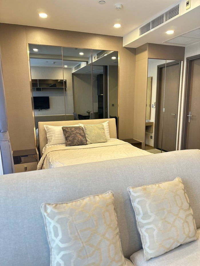 picture Ashton Chula Silom【𝐑𝐄𝐍𝐓】🔥Simple elegance in every detail. Square furniture with built-in corners perfectly.🔥  Contact Line ID: @hacondo - 1/9