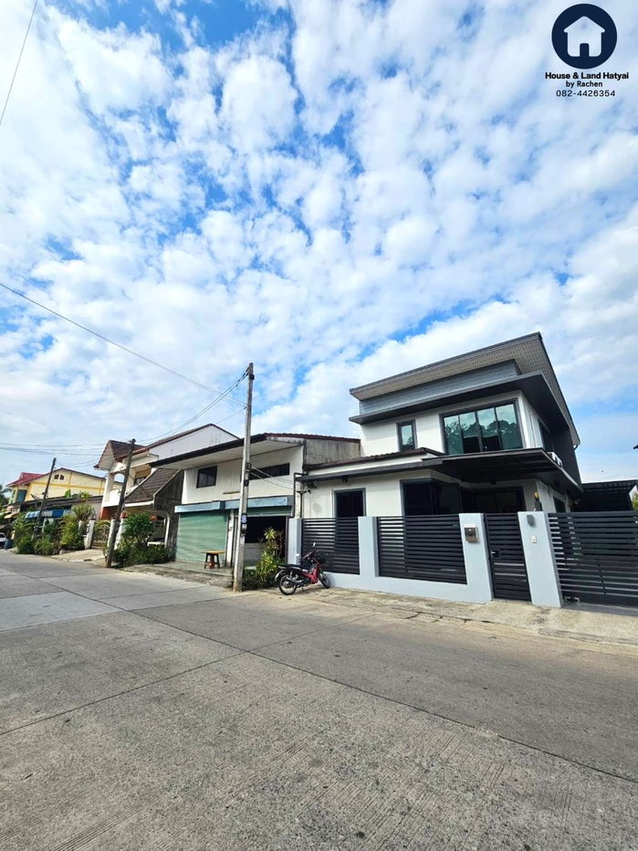 picture For rent: Luxurious 2-story detached house with furniture, uses solar cell system throughout the house, 4 bedrooms, size 46 sq m. ● Rent 35,000 baht - 26/26