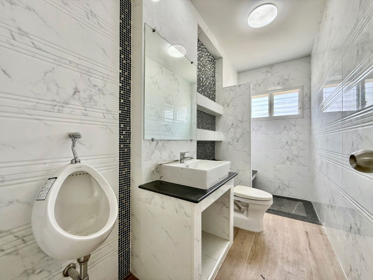 รูป ขายบ้านเดี่ยวหลังใหญ่ 2 ชั้น ห้องมุม หมู่บ้านสวนดอกไม้ บรมราชชนนี 105 - รูปที่ 30/57