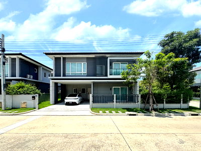 Houses for sale : Brand New Perfectly Maintained Dream Home For Sale at Centro Bangna–Srinakarin, 67.3 Sq.W, 4BR 4BA near Mega Bangna