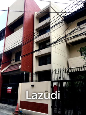 Townhouses for rent Srinakharinwirot University Prasanmit Campus : Spacious Home Office in Central Phrom Phong Thonglor