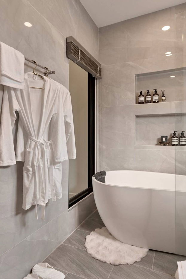 รูป ขาย Luxury Pool Villa สุดหรู ใจกลางเมืองเชียงใหม่ (แม่เหียะ) บ้านเดี่ยวพร้อมสระว่ายน้ำ แต่งครบ พร้อมเข้าอยู่! T.094-6511456 - รูปที่ 35/48