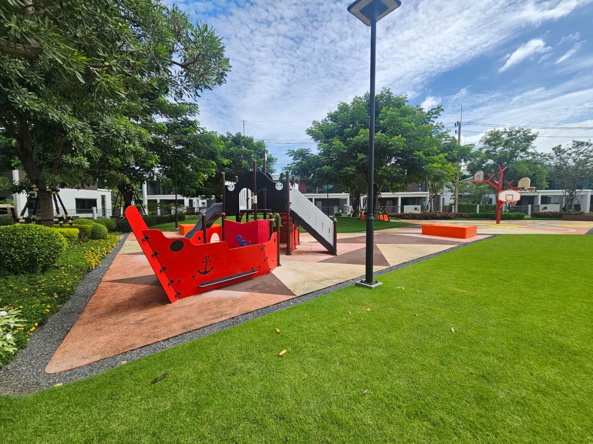 picture 🏡✨️Come explore this brand-new home near a beautiful central park at Setthasiri Wongwaen–Lamlukka - 3/18