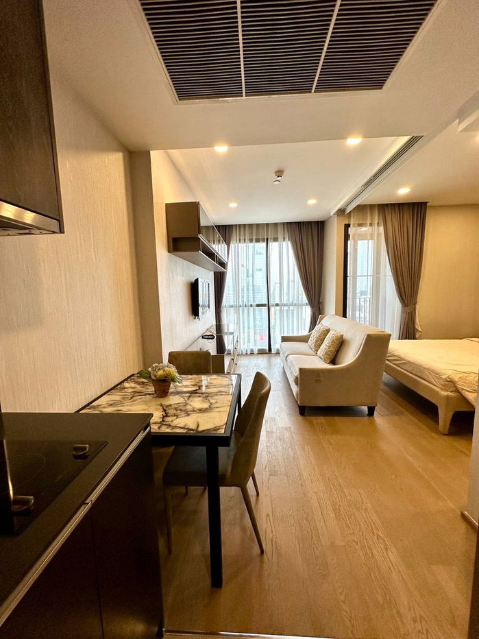 picture Ashton Chula Silom【𝐑𝐄𝐍𝐓】🔥Simple elegance in every detail. Square furniture with built-in corners perfectly.🔥  Contact Line ID: @hacondo - 3/9