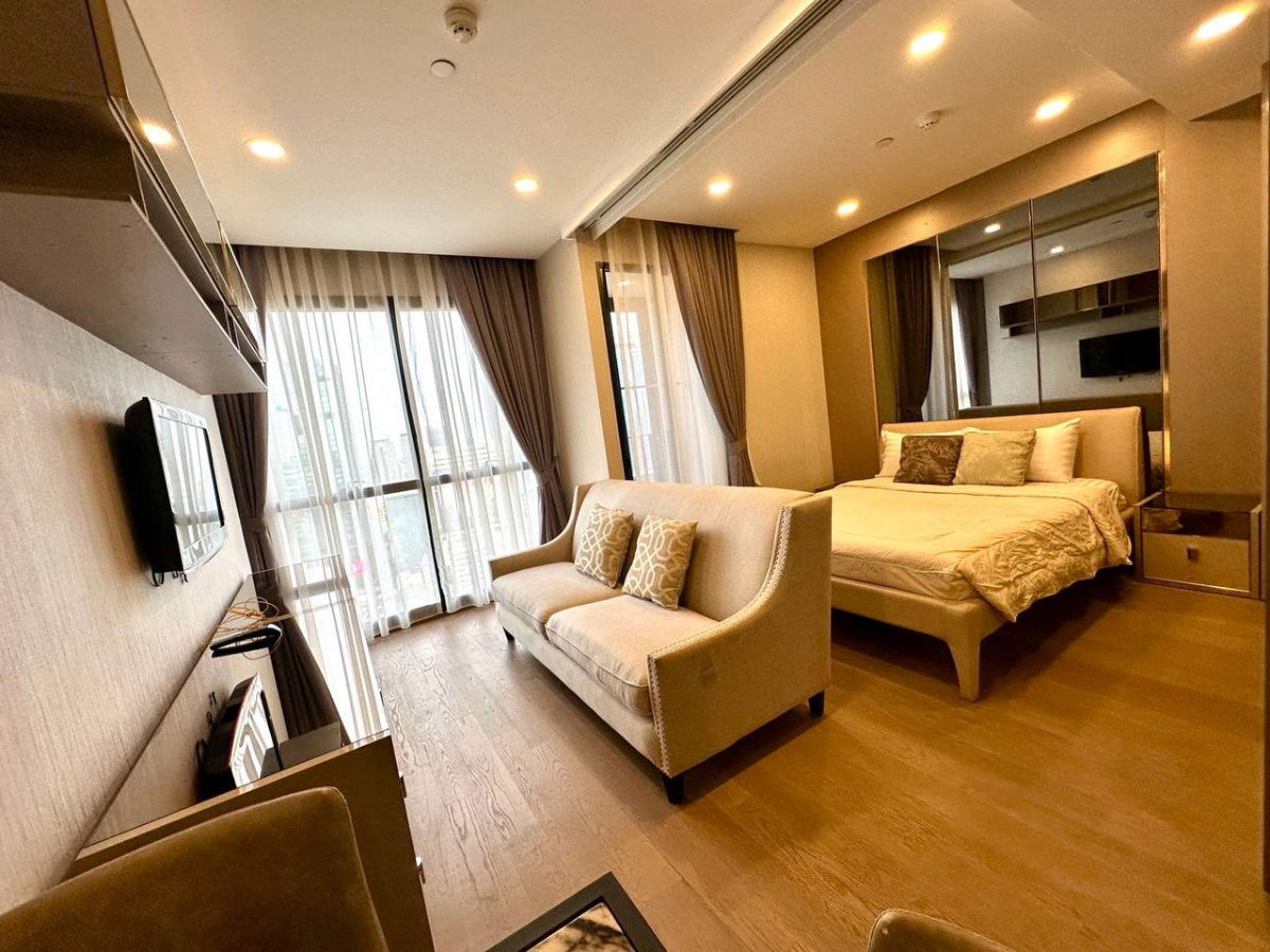 picture Ashton Chula Silom【𝐑𝐄𝐍𝐓】🔥Simple elegance in every detail. Square furniture with built-in corners perfectly.🔥  Contact Line ID: @hacondo - 4/9