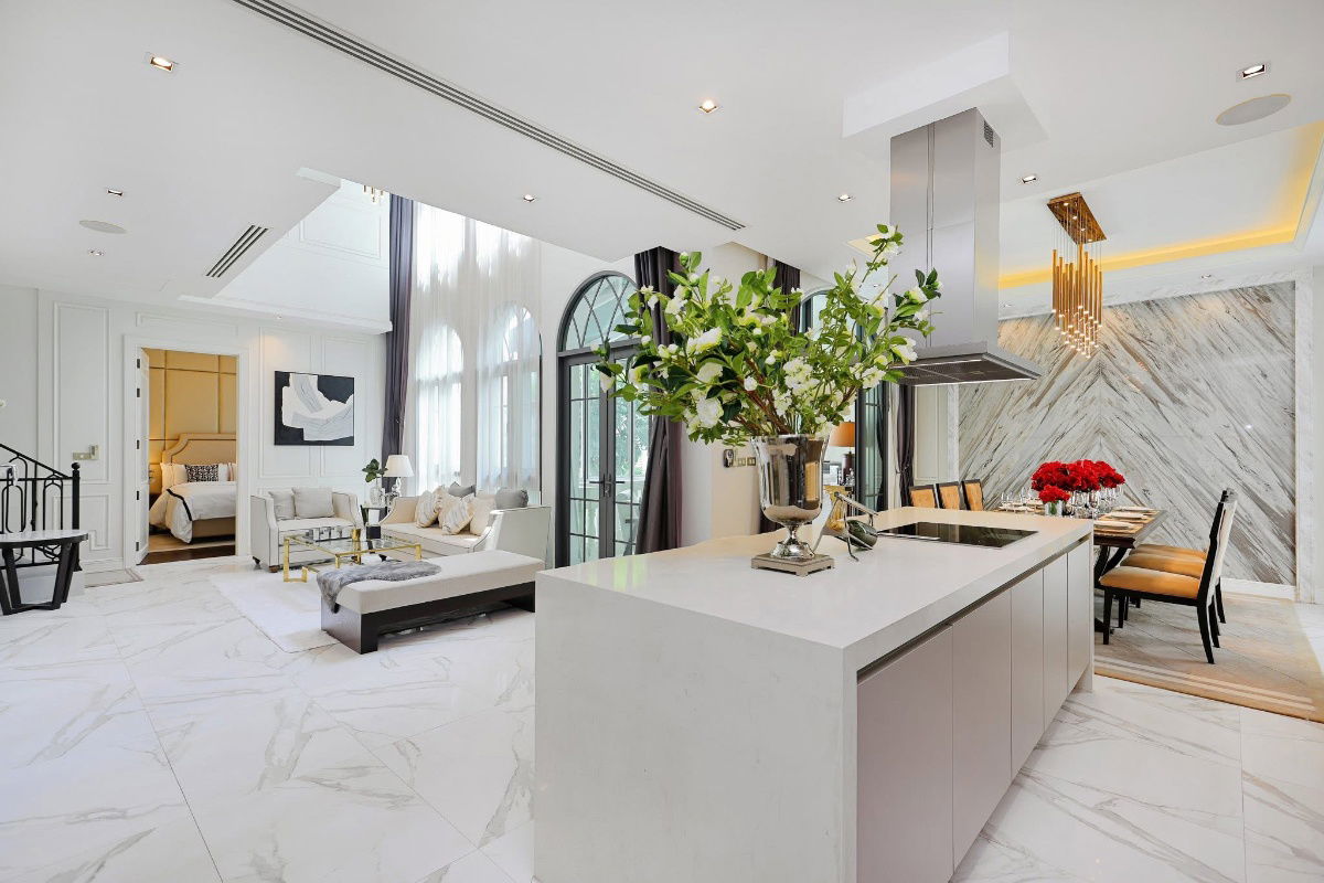 รูป ซื้อ ขาย Pool Villa กลางเมือง ย่านเอกมัย ขายพร้อมผู้เช่า ค่าเช่า 450,000 บาท  Yield ดี บ้านสวยมาก ห้องแม่บ้านแยกส่วน Line ID : @951qfbfi - รูปที่ 9/16