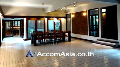 เช่าบ้านเดี่ยว สุขุมวิท 24 : 🔼🔽 AccomA 📩 Common Pool,Garden 3 BR House in  (9006701)