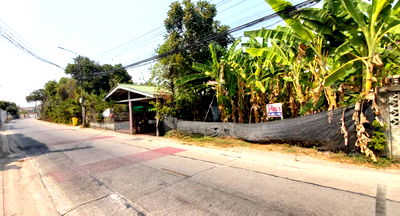 Land for rent : Call : 081-259-1385 Land for rent 3 rai in Rattanathibet, Soi Sai Ma 14, Mueang Nonthaburi, Width 11 meters, Near MRT Sai Ma Station