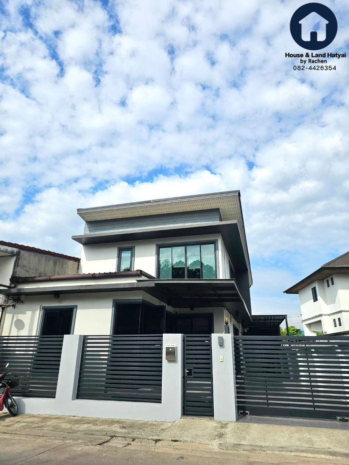 picture For rent: Luxurious 2-story detached house with furniture, uses solar cell system throughout the house, 4 bedrooms, size 46 sq m. ● Rent 35,000 baht - 1/26