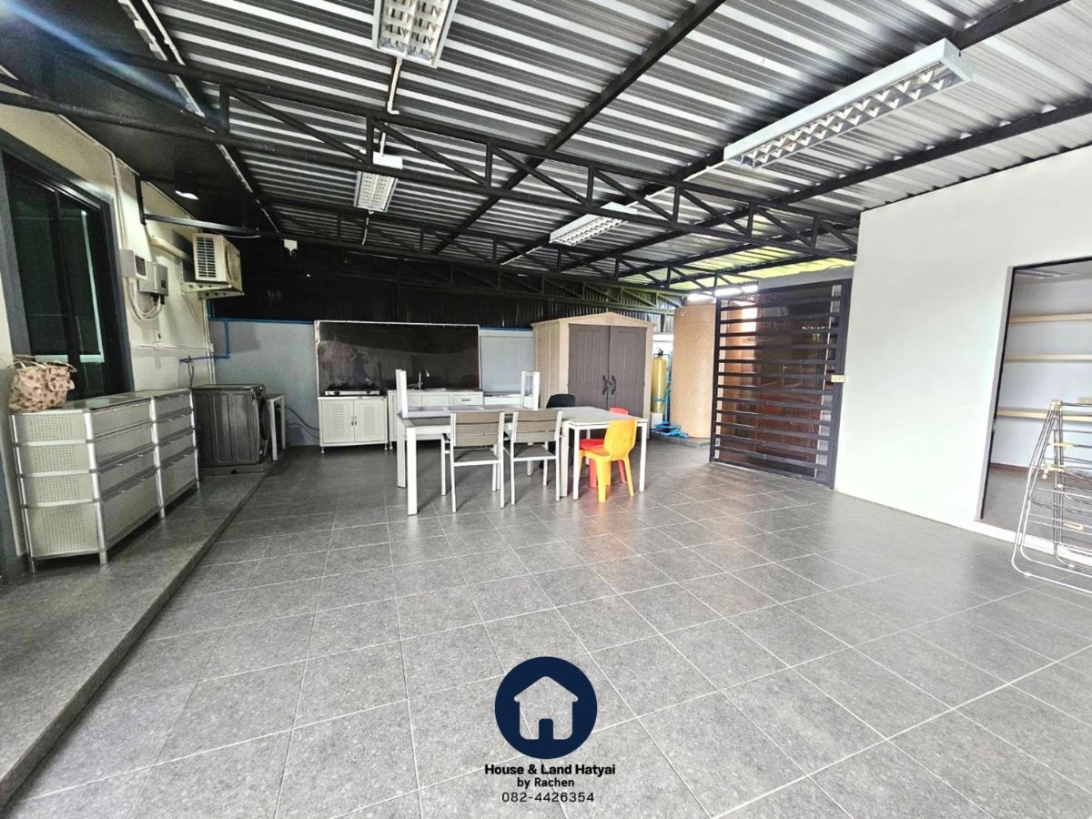 picture For rent: Luxurious 2-story detached house with furniture, uses solar cell system throughout the house, 4 bedrooms, size 46 sq m. ● Rent 35,000 baht - 20/26