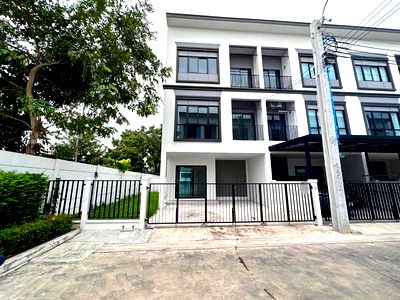 บ้านเดี่ยวให้เช่า : HU6683 ทาวน์โฮมให้เช่า ลุมพินี ทาวน์เพลส สุขุมวิท-ศรีนครินทร์ สมุทรปราการ