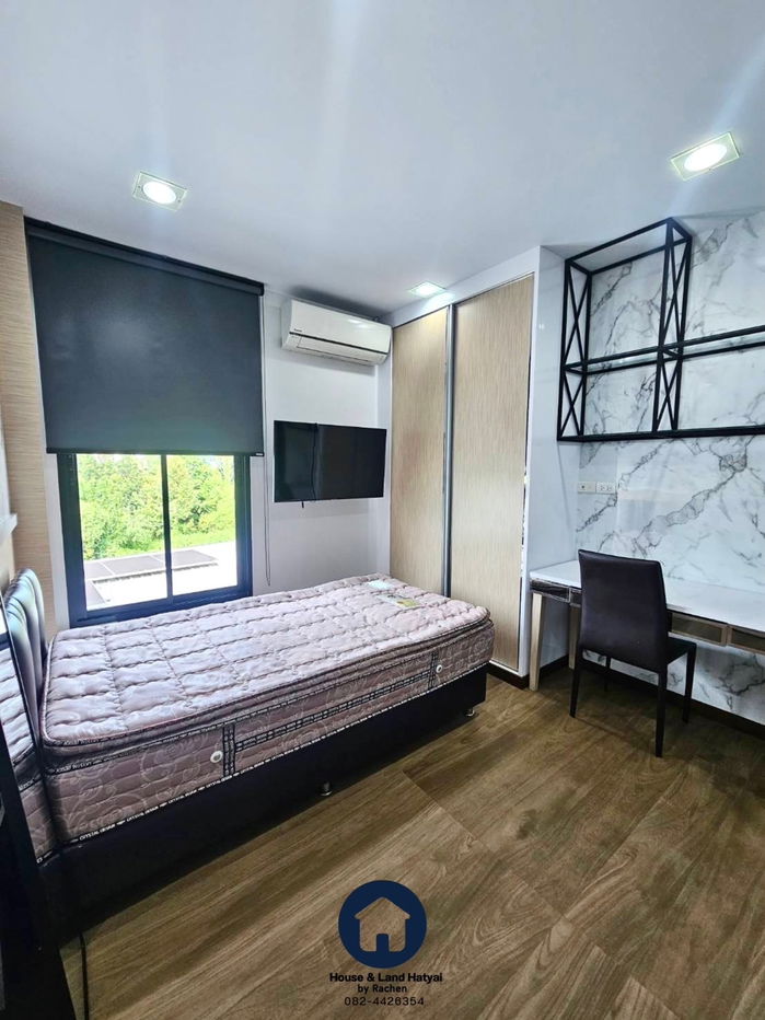 picture For rent: Luxurious 2-story detached house with furniture, uses solar cell system throughout the house, 4 bedrooms, size 46 sq m. ● Rent 35,000 baht - 12/26