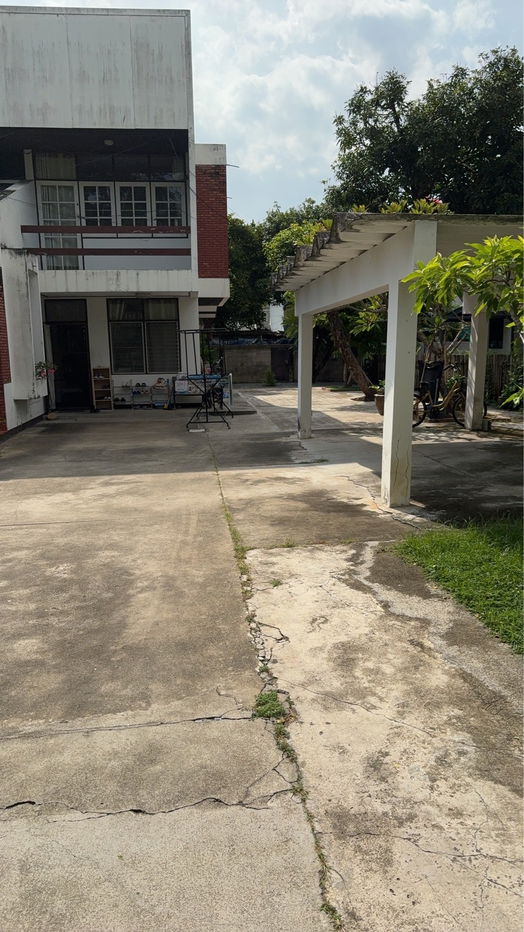 picture House for sales Ekkachai soi 16 - 4/15