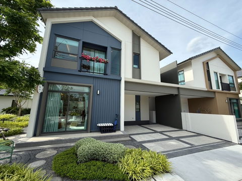 ขายบ้านตัวอย่าง บ้านแฝด มุมส่วนตัว หน้าบ้านไม่ชนใคร 111/95