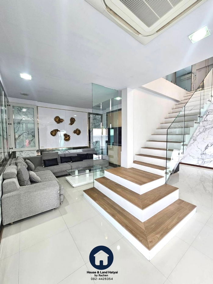 picture For rent: Luxurious 2-story detached house with furniture, uses solar cell system throughout the house, 4 bedrooms, size 46 sq m. ● Rent 35,000 baht - 15/26