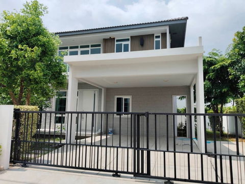 ขายบ้านเดี่ยว มัณฑนา พรานนก-สาย 2 บางแวก พร้อมดูแลสินเชื่อฟรี ต่ำกว่าราคาประเมิน 