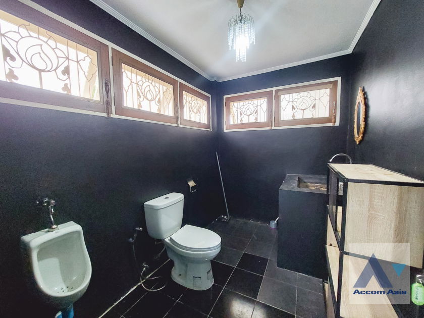 picture 🔼🔽 AccomA 📩  4 BR House in Khlong Ton Nuea (90343) - 8/20