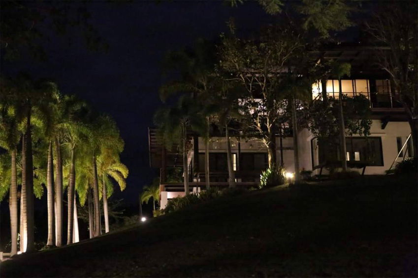 รูป ขายบ้านบนเนินเขา ติดน้ำ บ้านพักตากอากาศเขาใหญ่ บนเนิน วิวเขาสวยมาก 1.5ไร่ ติดเส้น 3052 โป่งตาลอง ใกล้ทอสคาน่า สวอนเลค ธรรมชาติสมบูรณ์ 087-9074045 - รูปที่ 13/14