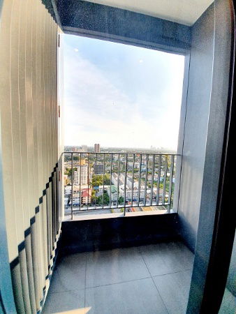 picture 🔥For rent🔥 Newly unit on 25th floor with king size bed at Ideo Mobi Sukhumvit 66 - 8/18