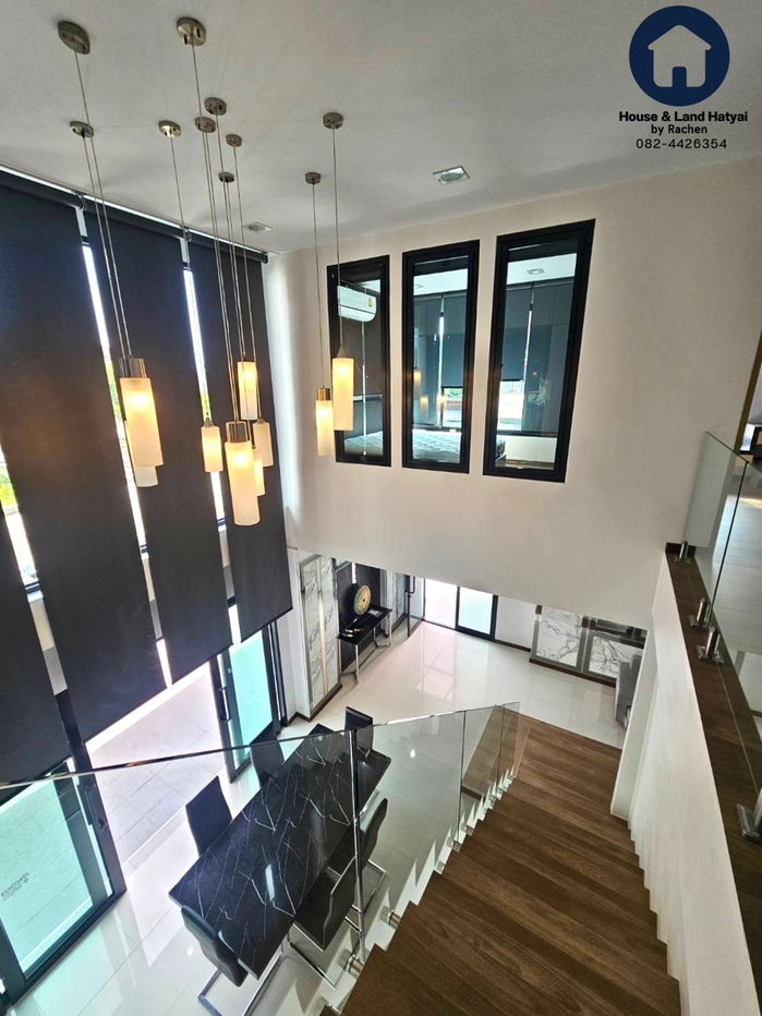 picture For rent: Luxurious 2-story detached house with furniture, uses solar cell system throughout the house, 4 bedrooms, size 46 sq m. ● Rent 35,000 baht - 13/26