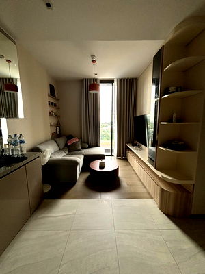 Condos for rent Lat Phrao Road : MRT Phahon Yothin 150 m. Price  40,000 Baht Condo The Crest Park Residences ( Rental )