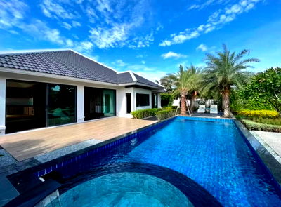 Houses for sale Toongklom-Taman Road : Luxurious Single-Story Modern Thai-Style Pool Villa in the heart of South Pattaya