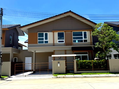 Twin houses for sale Department of Livestock Development Pathum Thani : Detached House New Phase, Japanese style ,PRICE 5.39 best location! On the main road! Near the expressway!