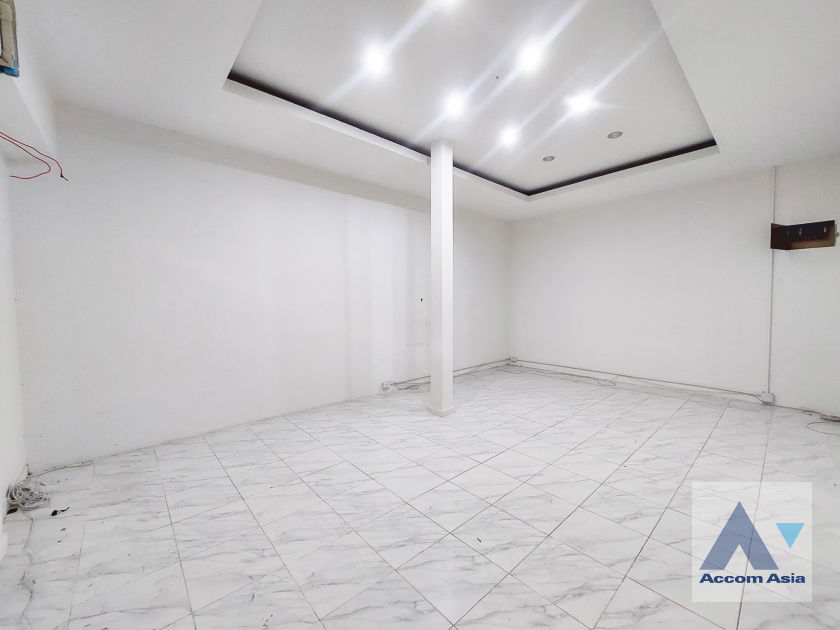 picture 🔼🔽 AccomA 📩  4 BR House in Khlong Ton Nuea (90343) - 13/20