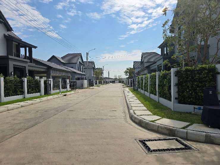 picture 🔥Sale‼️

Single House No. 8/64 at Saransiri Thientalay 30
Modern Farmhouse Style in a prime location near the heart of the city - 8/20