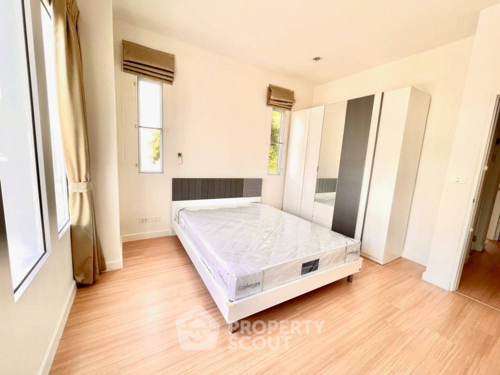 picture 3-BR Townhouse at Pleno Ramintra–Wongwaen in Sam Wa Tawan Tok (ID 1735569) - 11/20