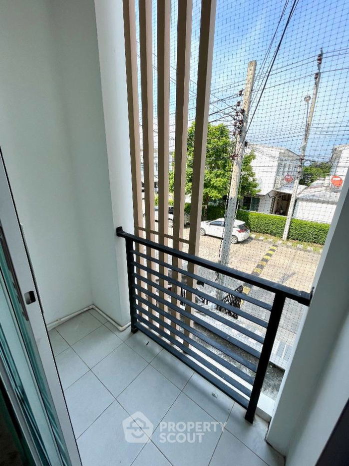 picture 3-BR Townhouse at Pleno Ramintra–Wongwaen in Sam Wa Tawan Tok (ID 1735569) - 13/20