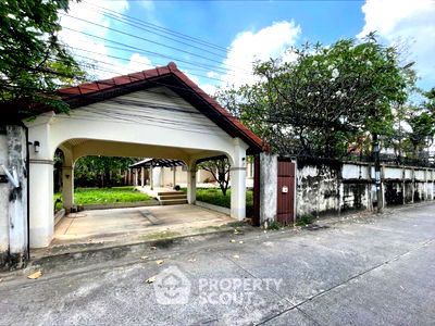 Houses for sale Bangna Commercial College : 2-BR House near BTS Bang Chak (ID 1675404)