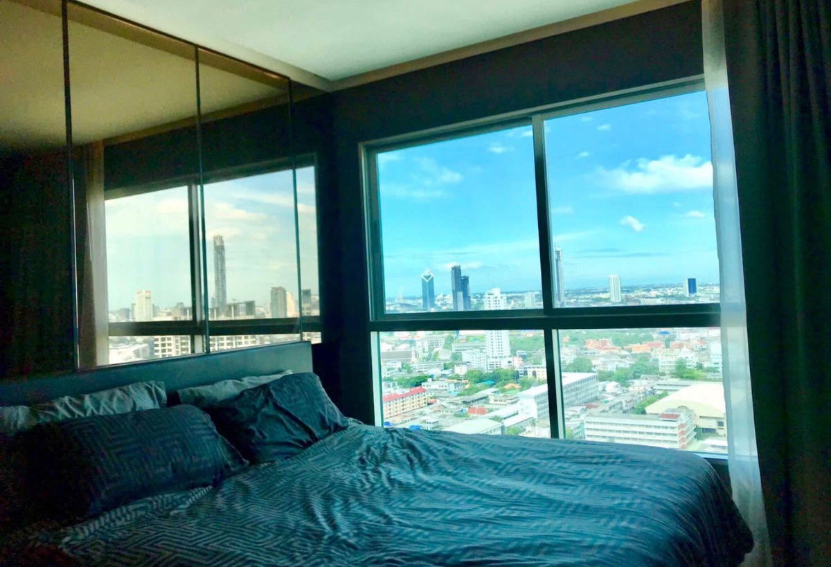 picture Fuse Chan -            Sathorn  - 8/13