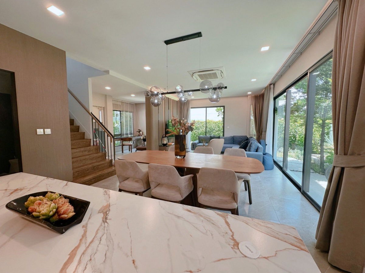 รูป ให้เช่าบ้านเดี่ยวโครงการมัณฑนา กม.15 แบบบ้าน Premier บ้านหรูบนถนนบางนา บ้านสวย ตกแต่งครบพร้อมเข้าอยู่ ใกล้โรงเรียนนานาชาติ ASB- RW006768 - รูปที่ 10/18