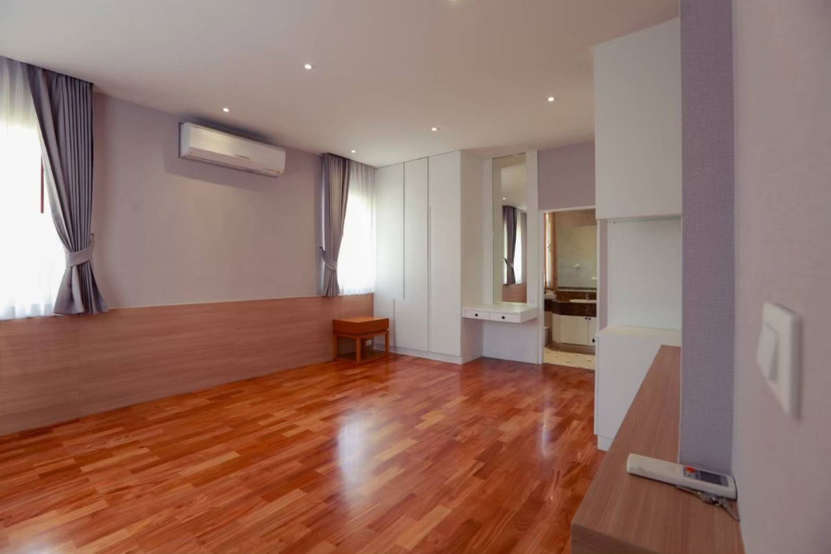 picture * Golden Nakara Onnut 65 for Sale *  4 bedrooms 5 bathrooms  - 38/50