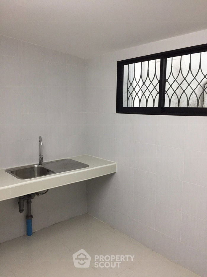 รูป ทาวน์เฮาท์ 3-ห้องนอน ใน สวนหลวง (ID 2062353) - รูปที่ 3/9