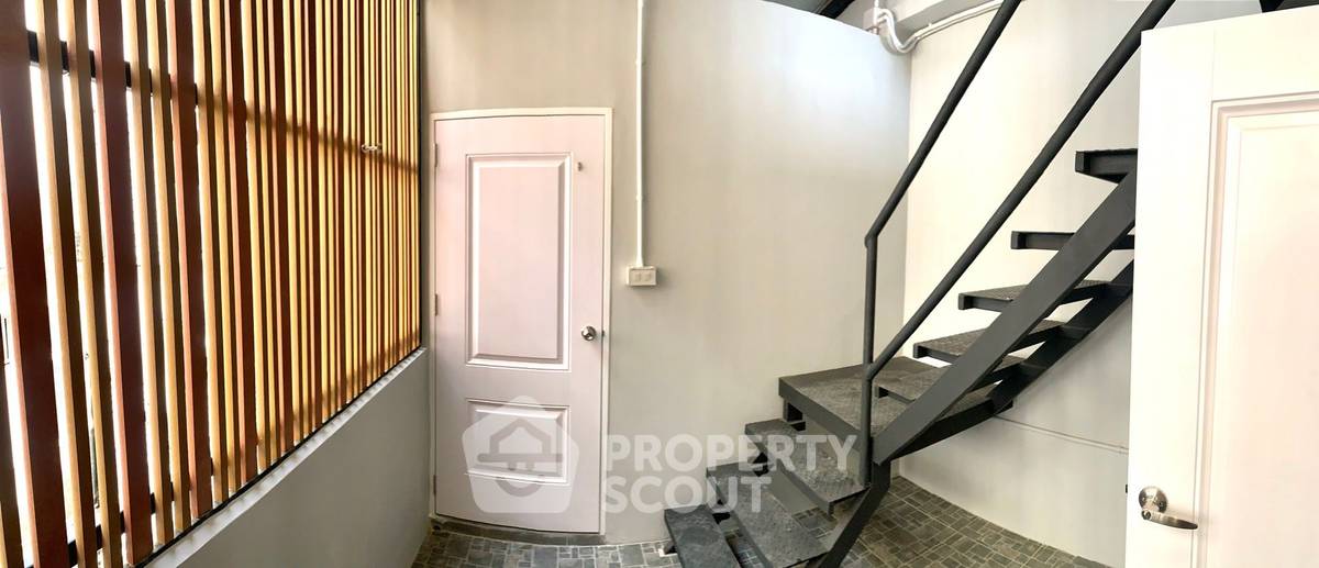 picture 2-BR Townhouse near MRT Bang Yi Khan (ID 2229687) - 33/44