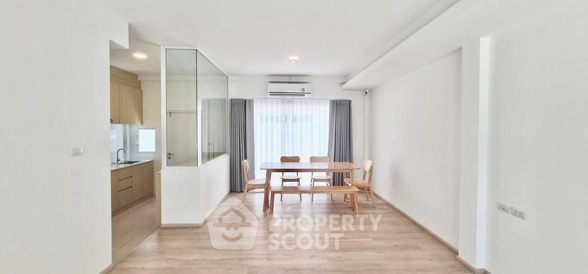 picture 3-BR Townhouse at Indy 2 Bangna-Ramkhamhaeng 2 in Dokmai (ID 2225096) - 4/8