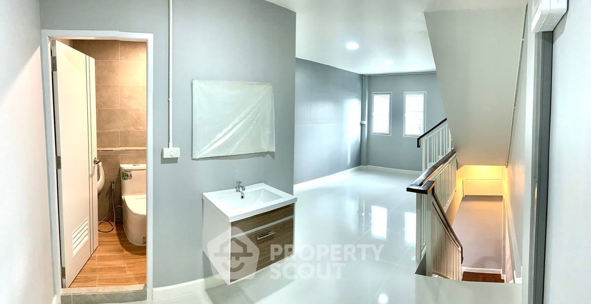 picture 2-BR Townhouse near MRT Bang Yi Khan (ID 2229687) - 14/44