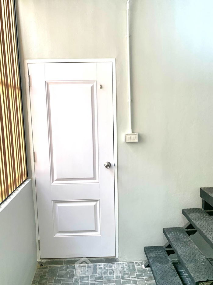 picture 2-BR Townhouse near MRT Bang Yi Khan (ID 2229687) - 34/44