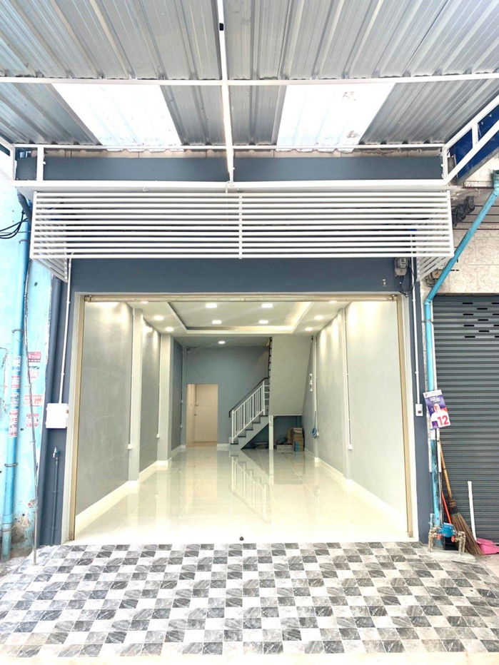 picture 2-BR Townhouse near MRT Bang Yi Khan (ID 2229687) - 1/44